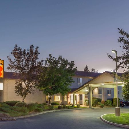Super 8 by Wyndham Bend Hotel Eksteriør billede
