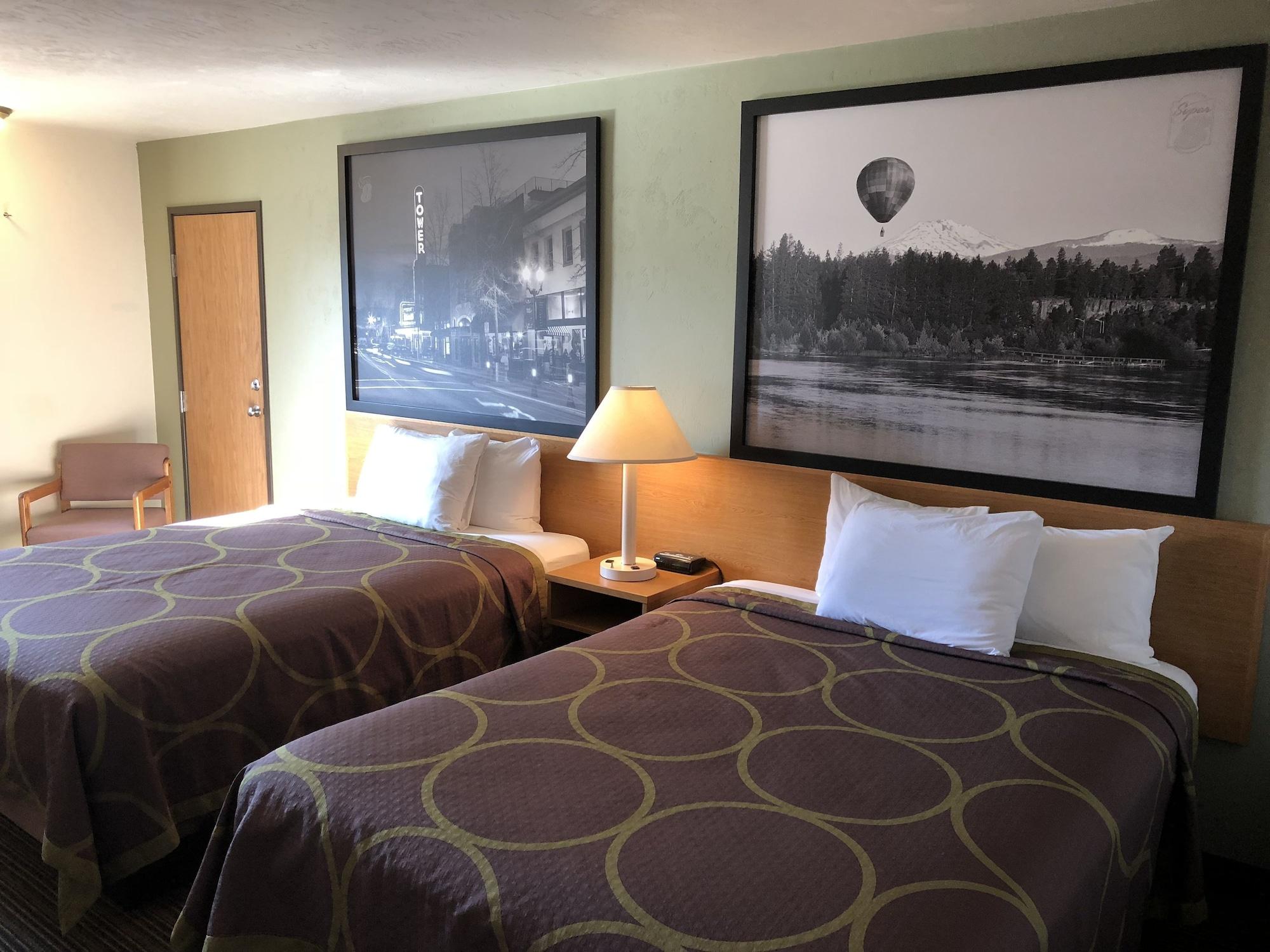 Super 8 by Wyndham Bend Hotel Eksteriør billede