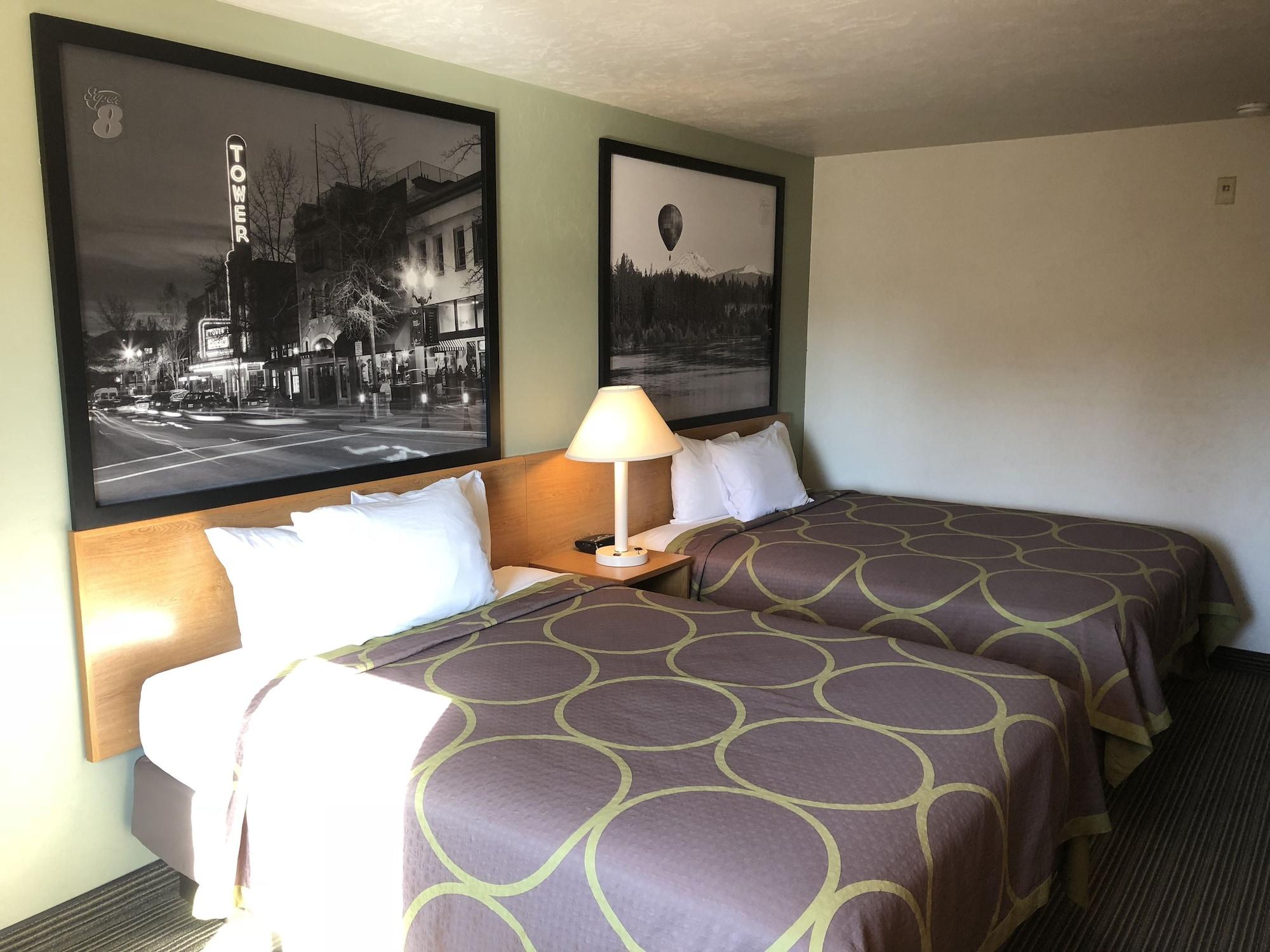 Super 8 by Wyndham Bend Hotel Eksteriør billede