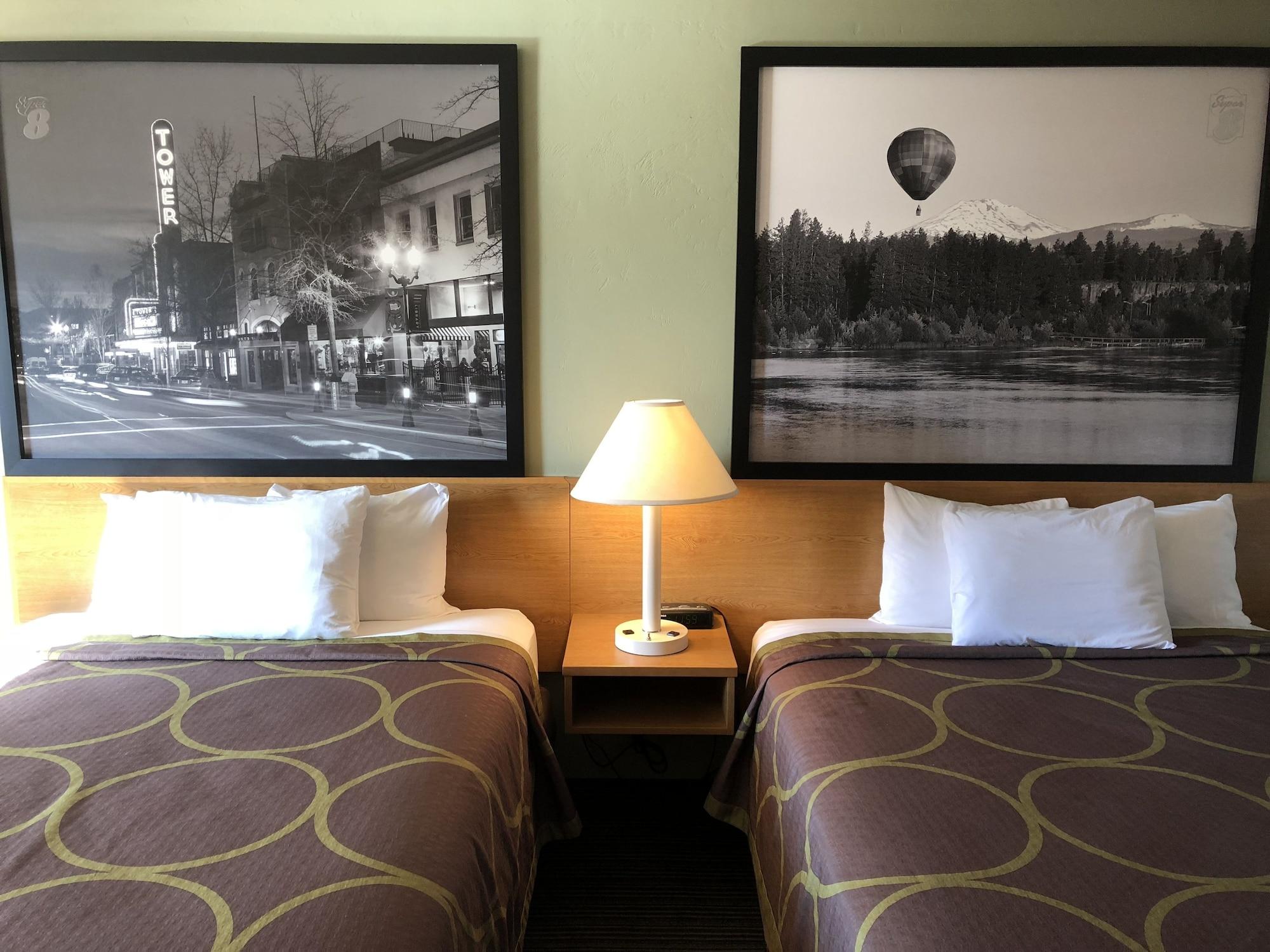 Super 8 by Wyndham Bend Hotel Eksteriør billede