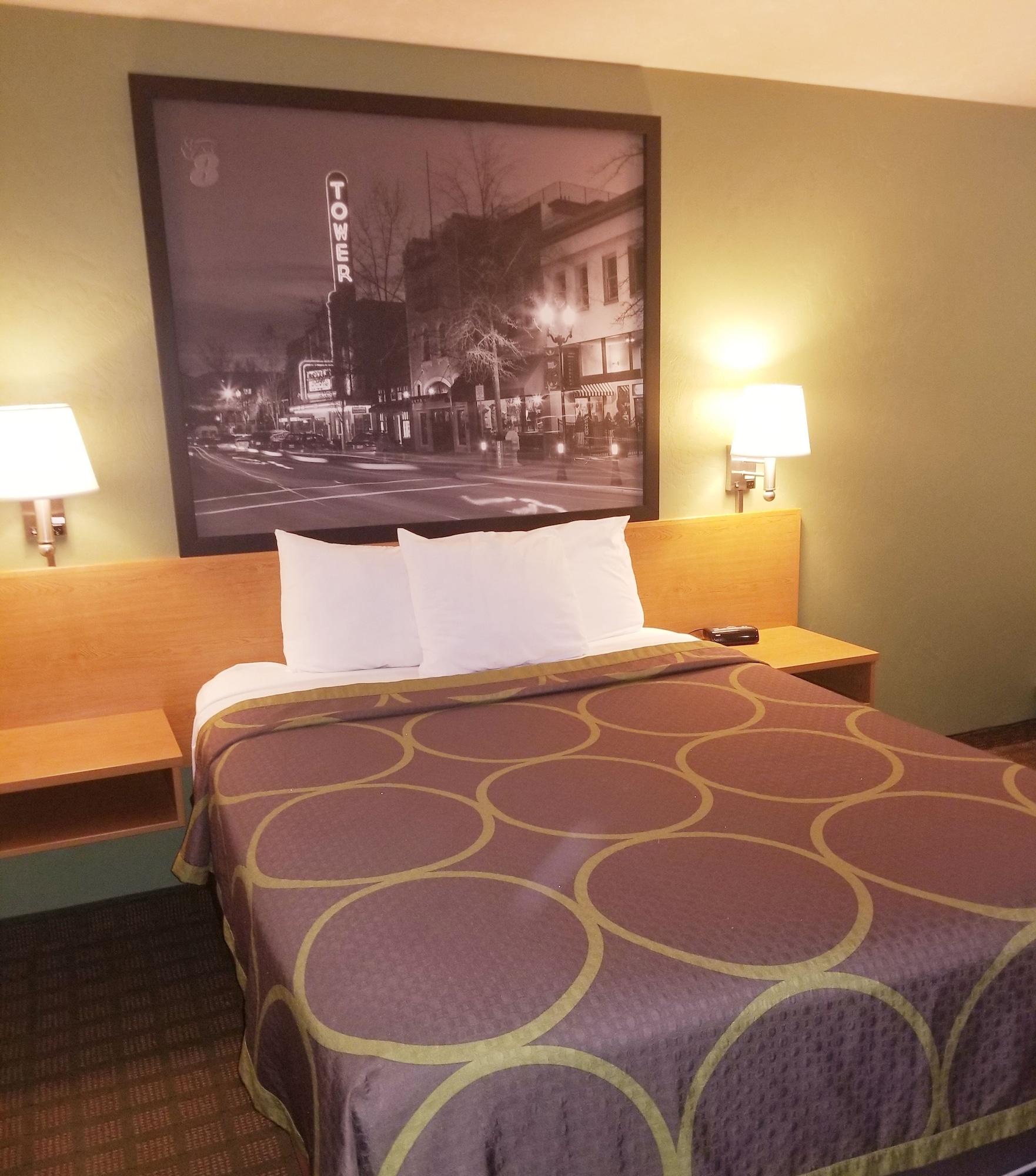Super 8 by Wyndham Bend Hotel Eksteriør billede