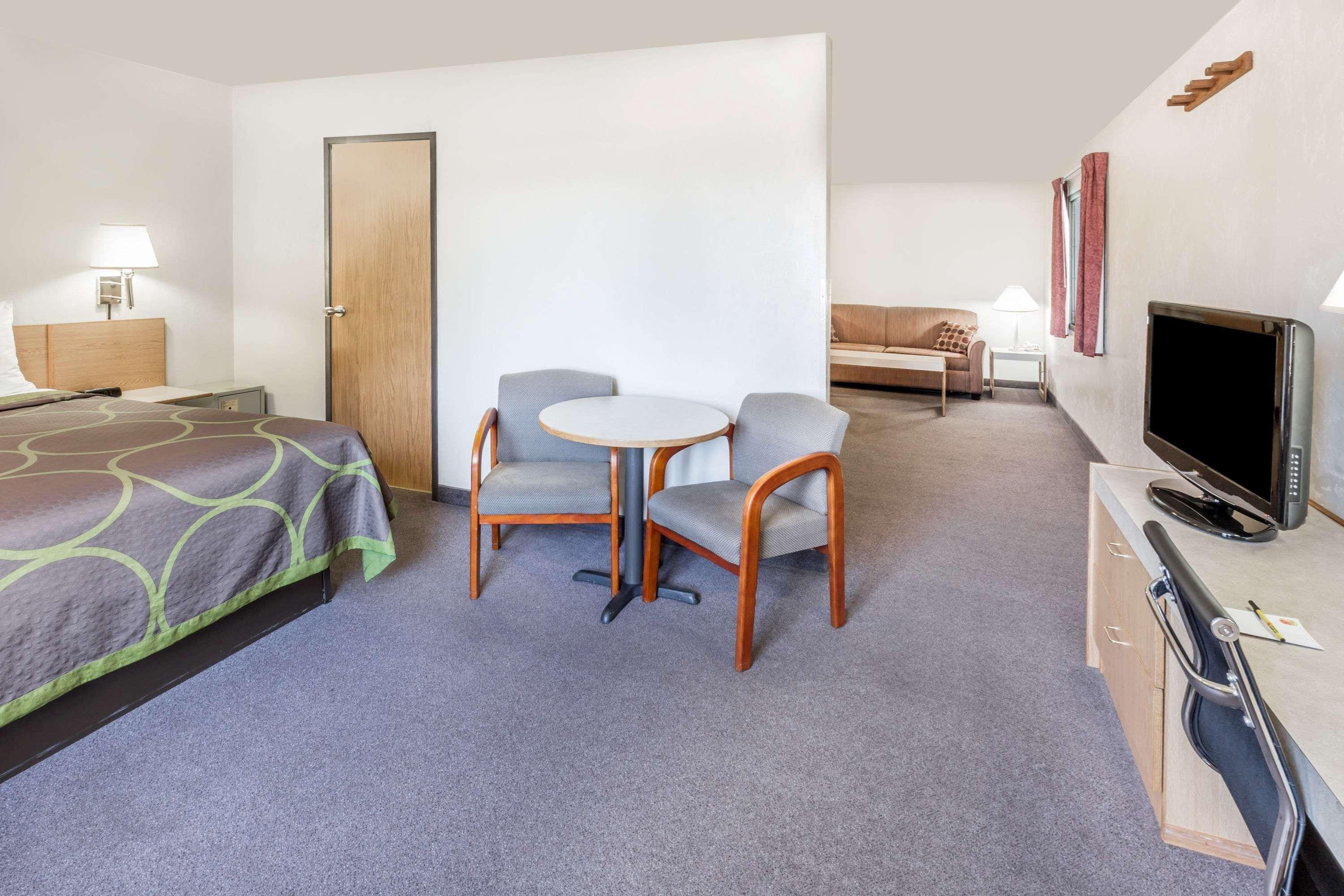 Super 8 by Wyndham Bend Hotel Eksteriør billede