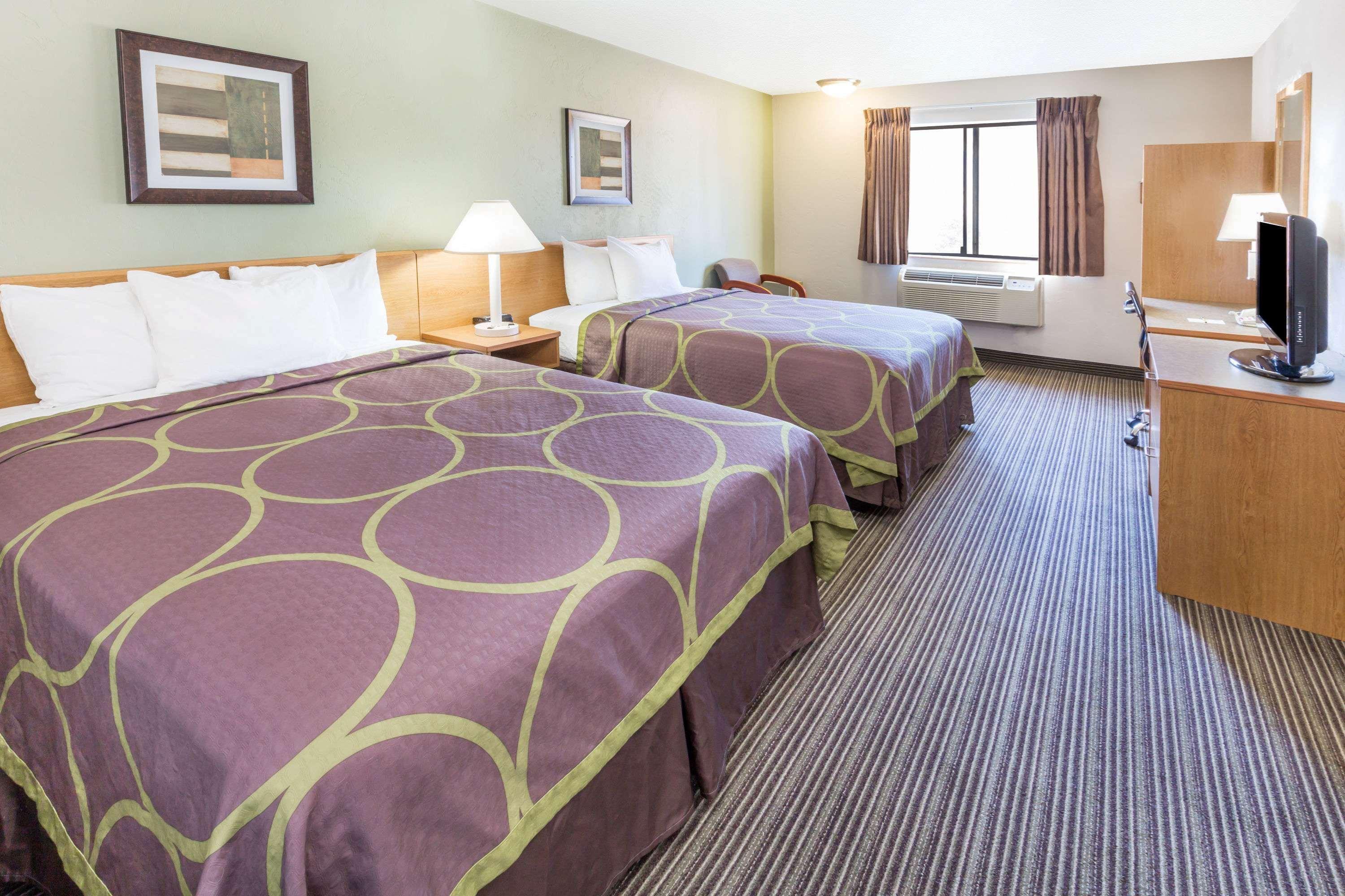 Super 8 by Wyndham Bend Hotel Eksteriør billede