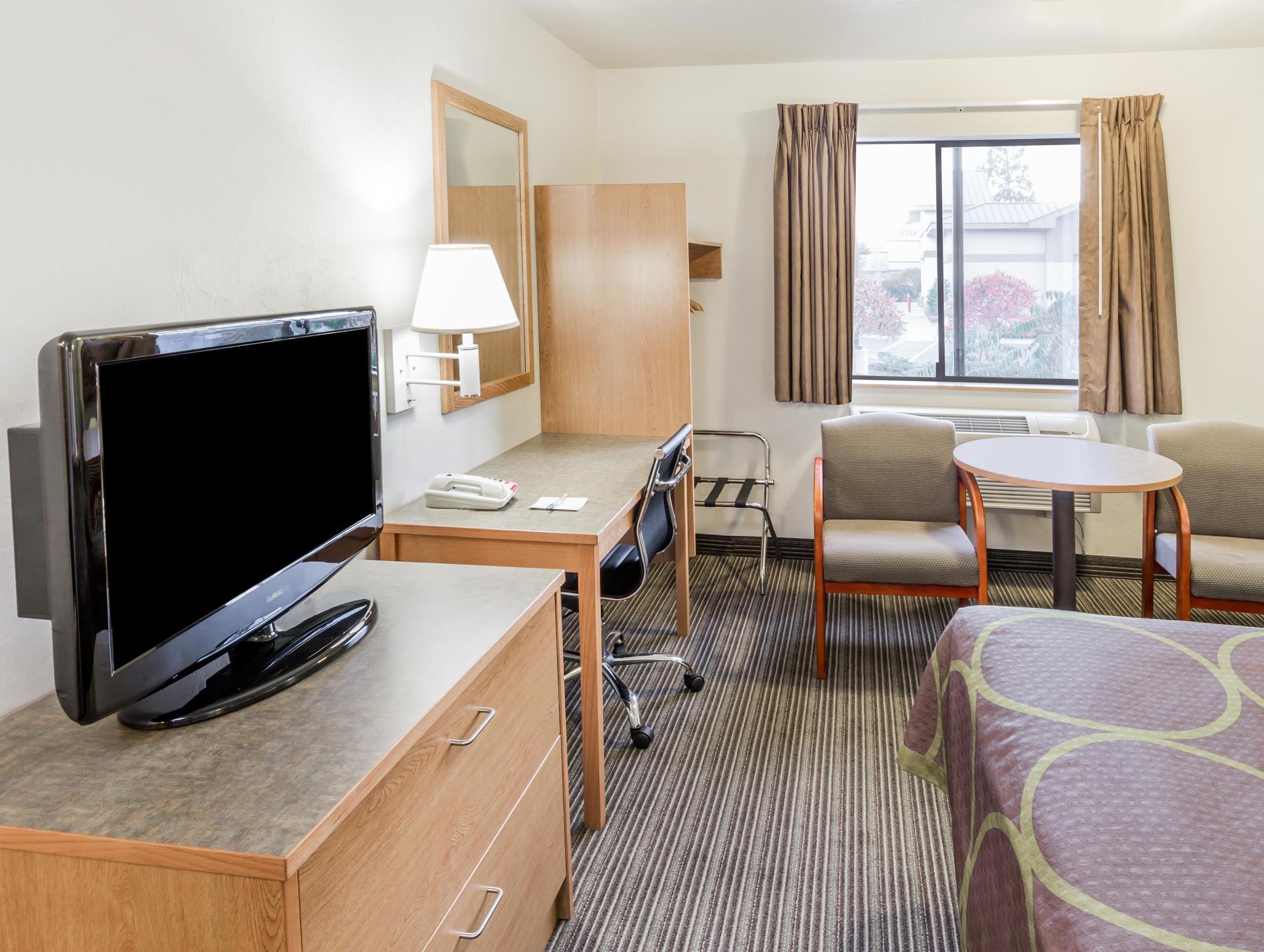 Super 8 by Wyndham Bend Hotel Eksteriør billede