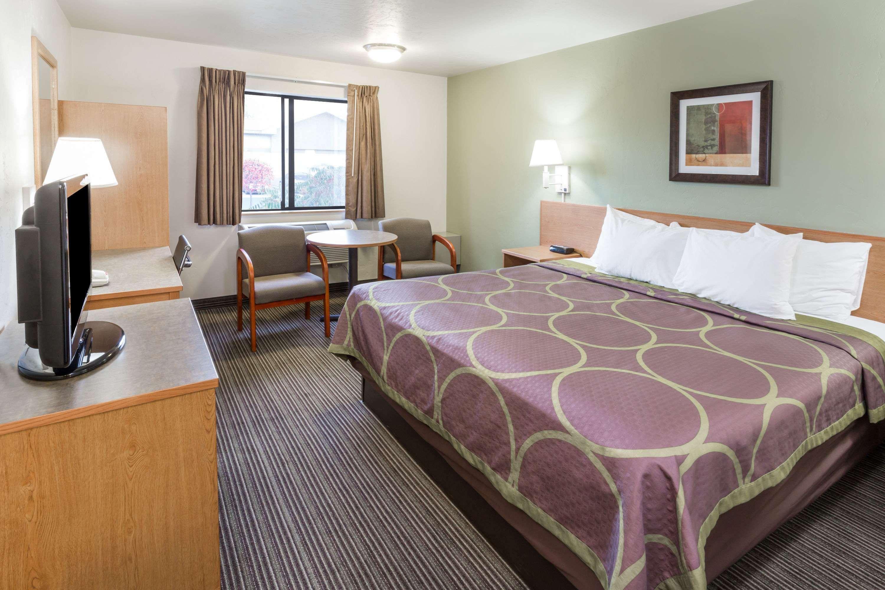 Super 8 by Wyndham Bend Hotel Eksteriør billede